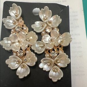 Elegant Pearl Flower Earrings